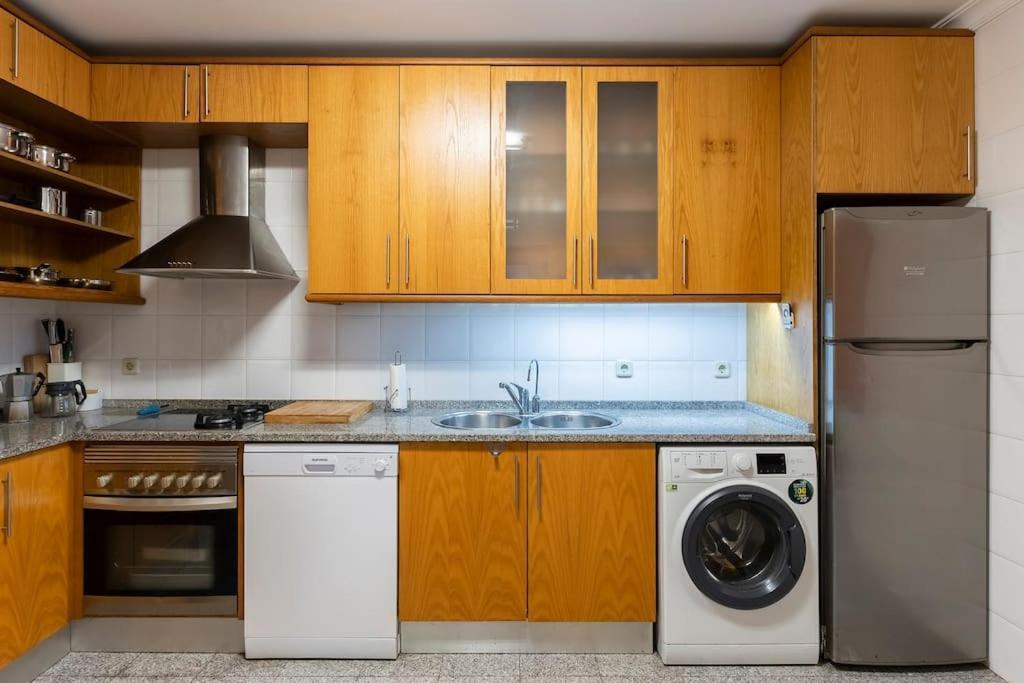 Pereira'S Apartment- Free Garage Авейру Екстер'єр фото